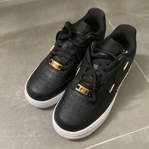 Never worn black nike AF1